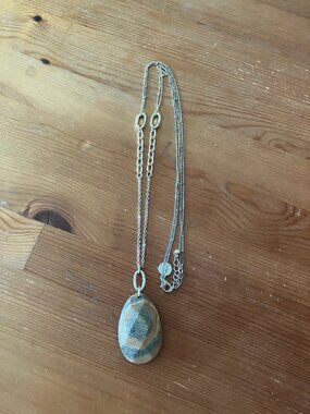 WHITE HOUSE BLACK MARKET Ladies' pendant necklace featuring a natural stone